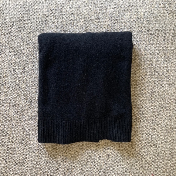Theory 100% Cashmere V-Neck Sweater in Black size M - Picture 5 of 9